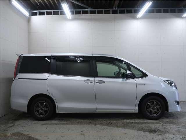 TOYOTA ESQUIRE HYBRID 2019 Image 31