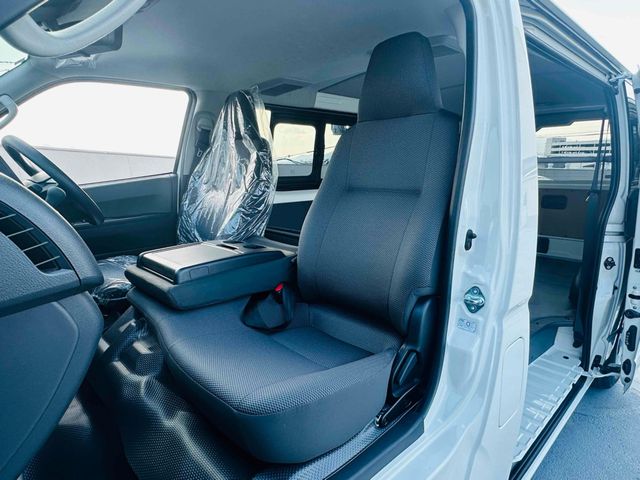 TOYOTA HIACE VAN 1.15T 2WD 2026 Image 31
