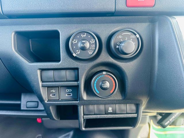 TOYOTA HIACE VAN 1.15T 2WD 2026 Image 31