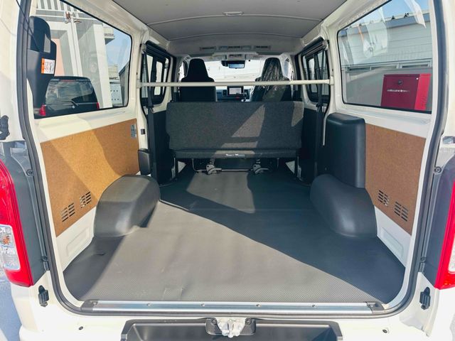 TOYOTA HIACE VAN 1.15T 2WD 2026 Image 31