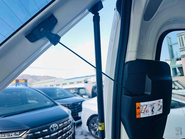 TOYOTA HIACE VAN 1.15T 2WD 2026 Image 31