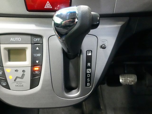 DAIHATSU MOVE CUSTOM 2011 Image 31