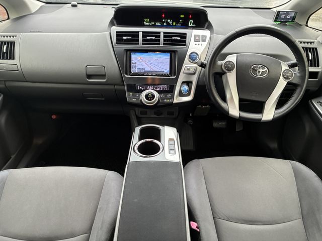 TOYOTA PRIUS ALPHA 2013 Image 31