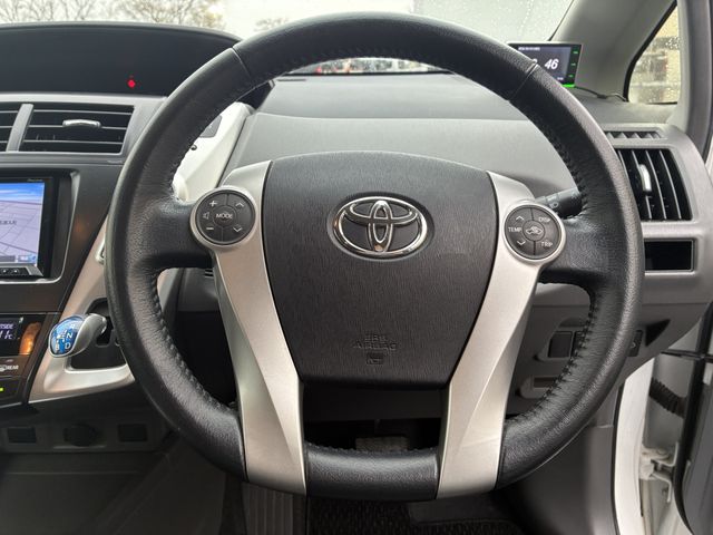 TOYOTA PRIUS ALPHA 2013 Image 31