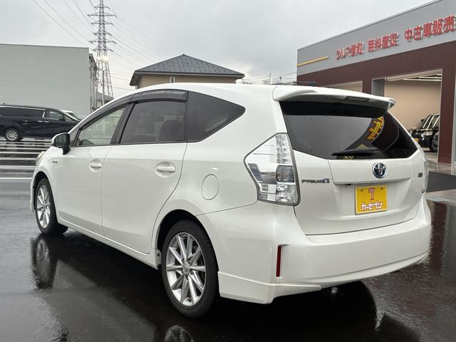 TOYOTA PRIUS ALPHA 2013 Image 31