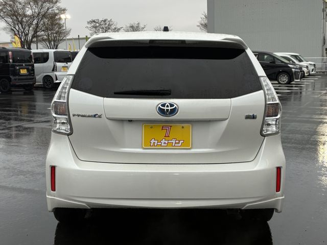 TOYOTA PRIUS ALPHA 2013 Image 31