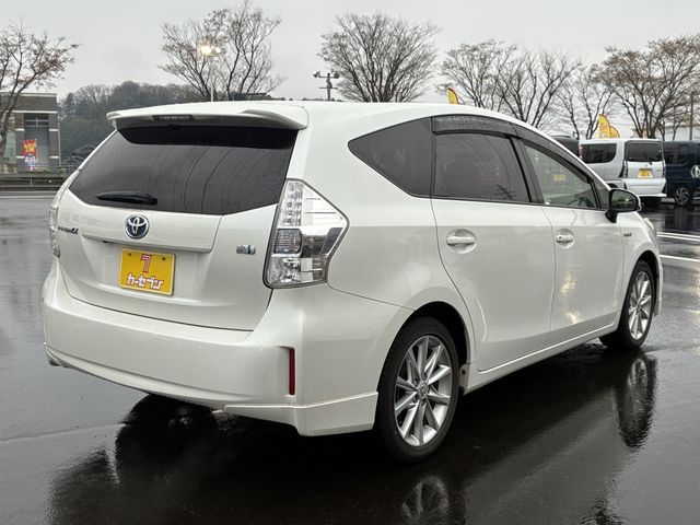 TOYOTA PRIUS ALPHA 2013 Image 31