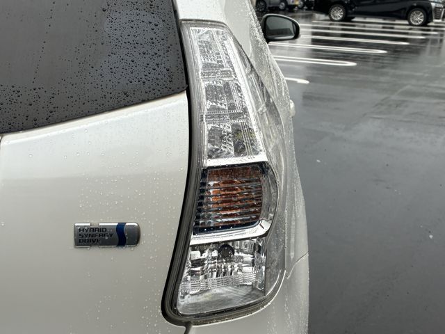 TOYOTA PRIUS ALPHA 2013 Image 31