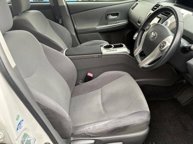TOYOTA PRIUS ALPHA 2013 Image 31