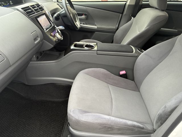 TOYOTA PRIUS ALPHA 2013 Image 31