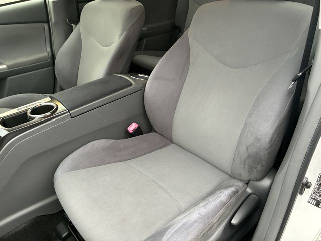 TOYOTA PRIUS ALPHA 2013 Image 31