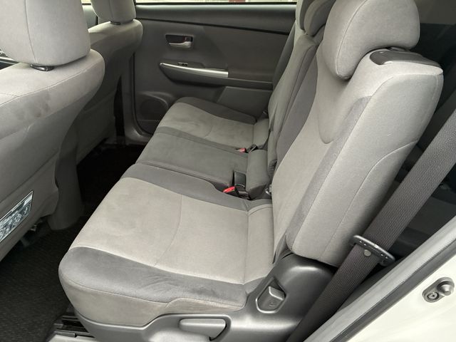 TOYOTA PRIUS ALPHA 2013 Image 31