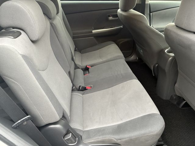 TOYOTA PRIUS ALPHA 2013 Image 31