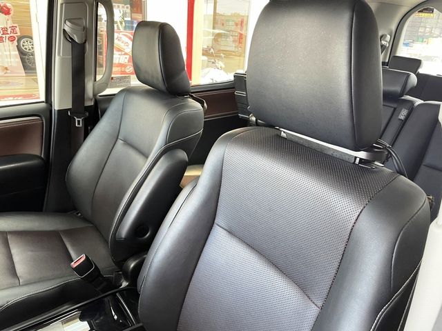 TOYOTA ESQUIRE 2015 Image 31