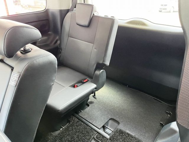 TOYOTA ESQUIRE 2015 Image 31