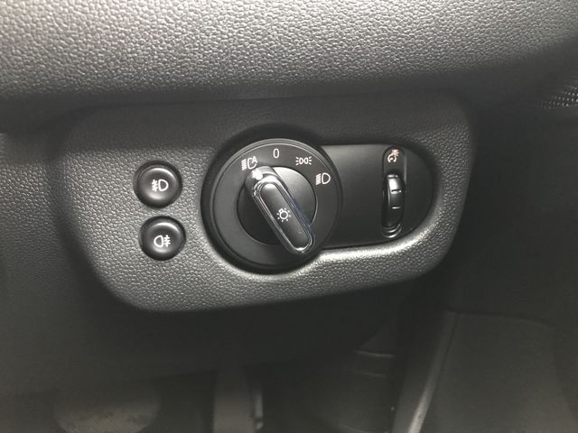 BMW MINI COOPER CLUB 2017 Image 31