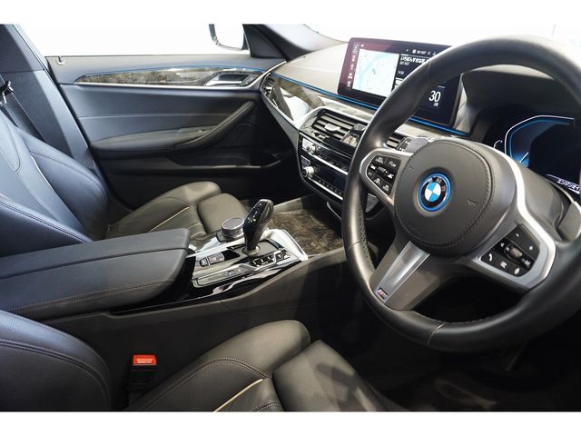 BMW 5SERIES SEDAN 2022 Image 31