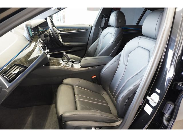 BMW 5SERIES SEDAN 2022 Image 31