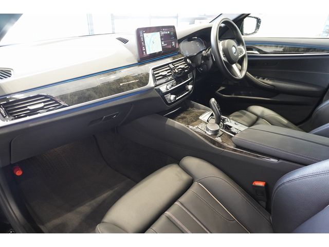 BMW 5SERIES SEDAN 2022 Image 31