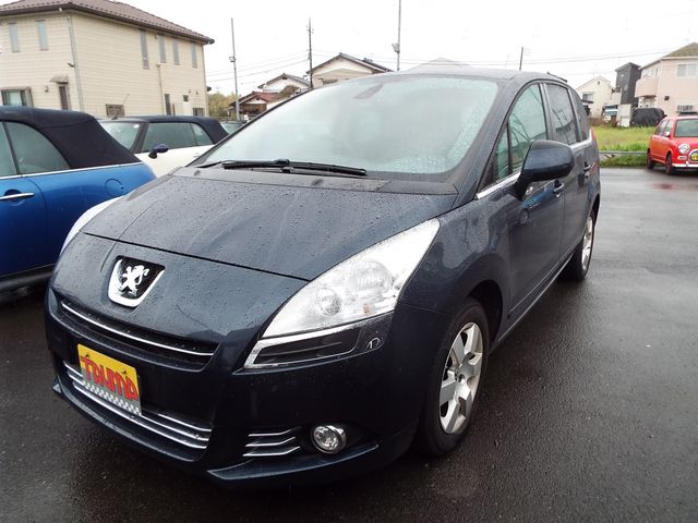 PEUGEOT 5008 2013 Image 31