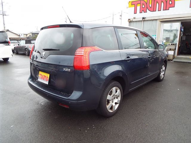 PEUGEOT 5008 2013 Image 31