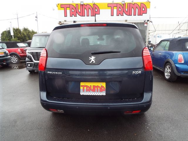PEUGEOT 5008 2013 Image 31