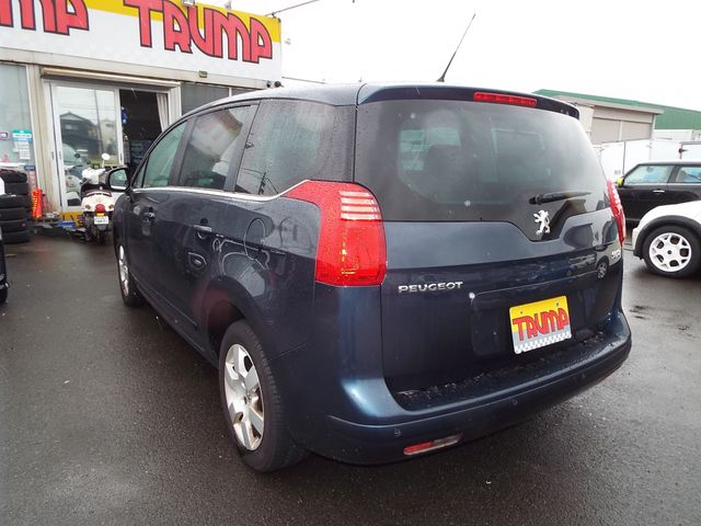 PEUGEOT 5008 2013 Image 31