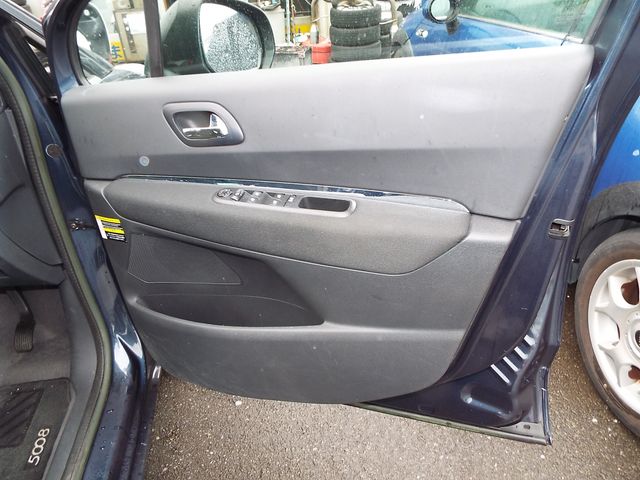 PEUGEOT 5008 2013 Image 31