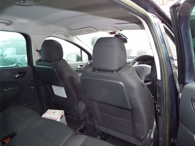 PEUGEOT 5008 2013 Image 31