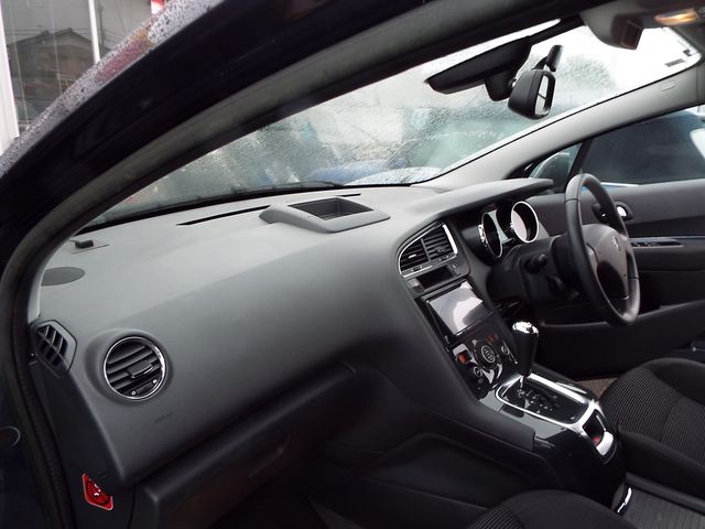 PEUGEOT 5008 2013 Image 31