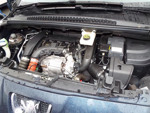 PEUGEOT 5008 2013 Image 31