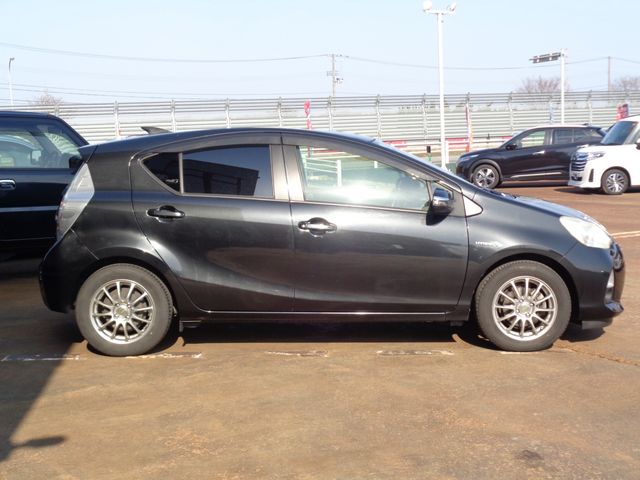 TOYOTA AQUA 2013 Image 31