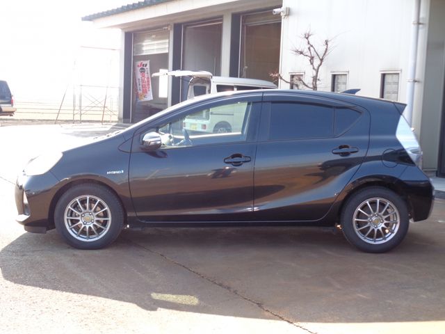 TOYOTA AQUA 2013 Image 31