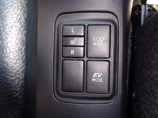 TOYOTA AQUA 2013 Image 31