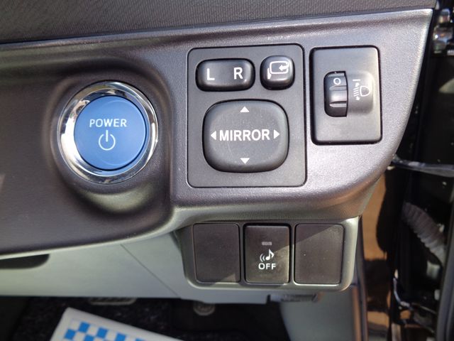 TOYOTA AQUA 2013 Image 31