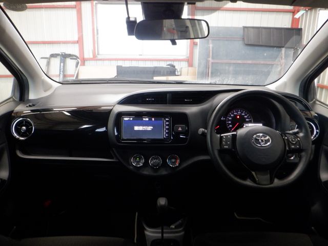 TOYOTA VITZ 2019 Image 31