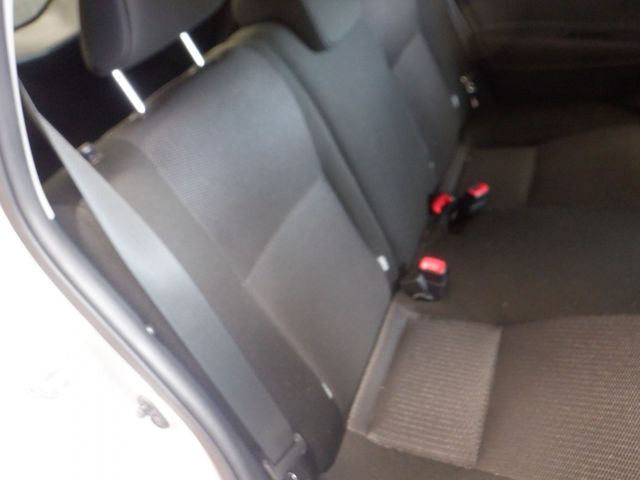 TOYOTA VITZ 2019 Image 31