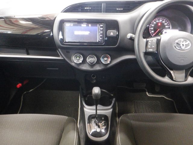 TOYOTA VITZ 2019 Image 31