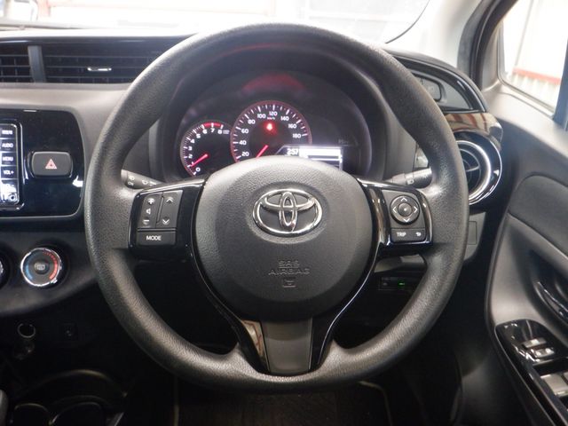 TOYOTA VITZ 2019 Image 31