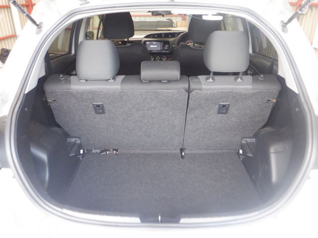 TOYOTA VITZ 2019 Image 31