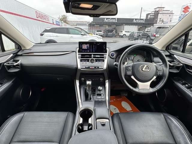 TOYOTA LEXUS NX300H 2018 Image 31