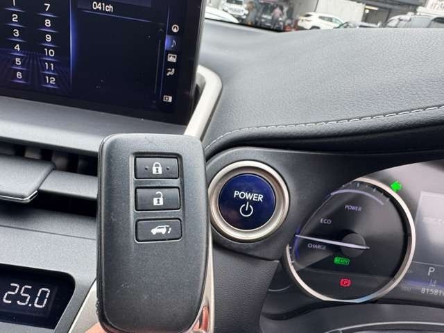 TOYOTA LEXUS NX300H 2018 Image 31