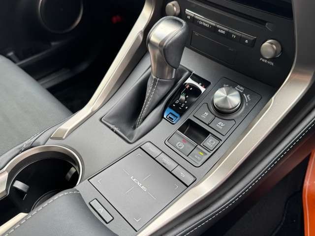 TOYOTA LEXUS NX300H 2018 Image 31