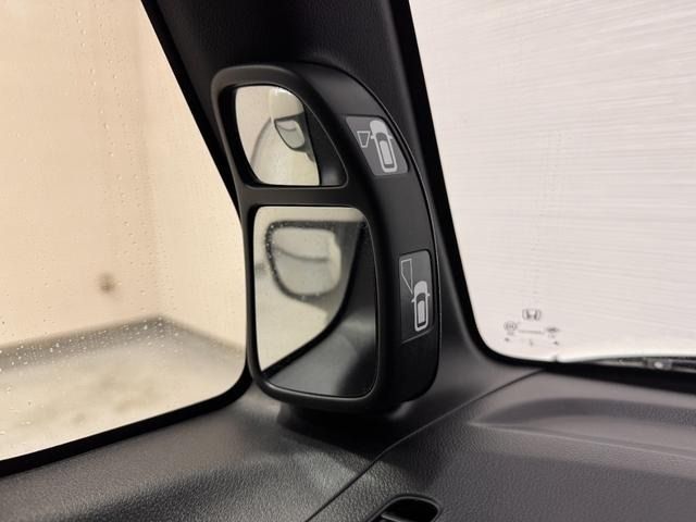 HONDA N BOX CUSTOM 2017 Image 31