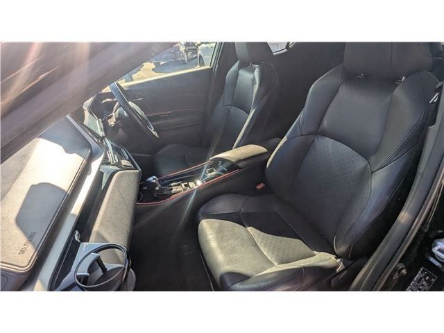 TOYOTA C-HR 2017 Image 31