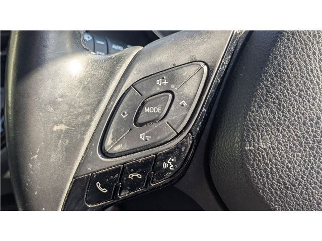 TOYOTA C-HR 2017 Image 31