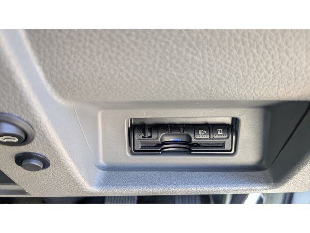 NISSAN NV350 CARAVAN 2017 Image 31