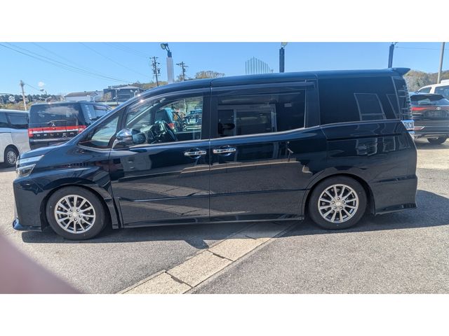 TOYOTA VOXY 2018 Image 31