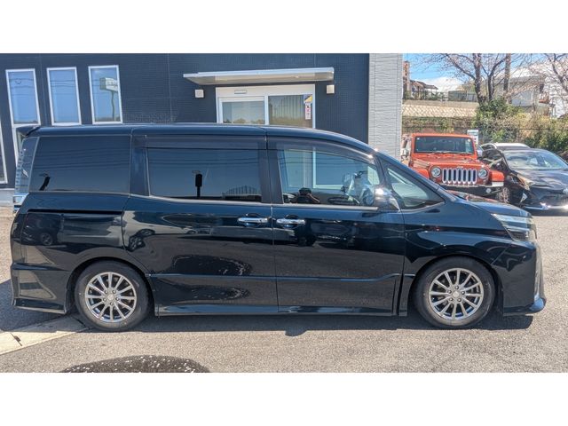 TOYOTA VOXY 2018 Image 31