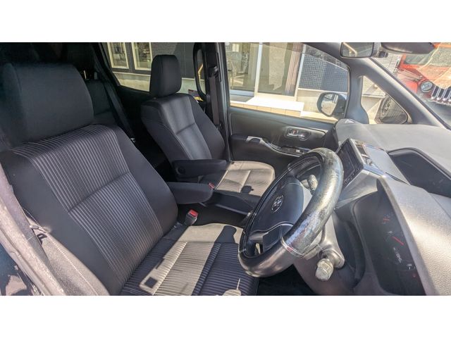 TOYOTA VOXY 2018 Image 31